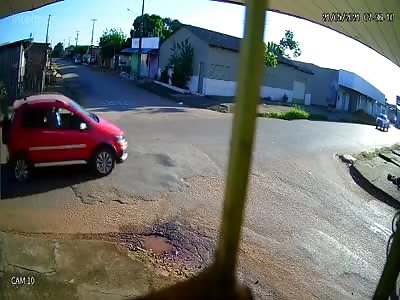 WOMAN DIES IN MOTORCYCLE X CAR ACCIDENT