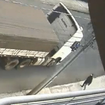 MAN ENDS HIS LIFE UNDER THE TRUCK WHEELS