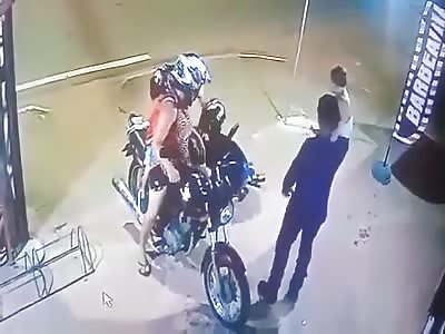 WOMAN AGGRESSOR RECEIVES INSTANT KARMA