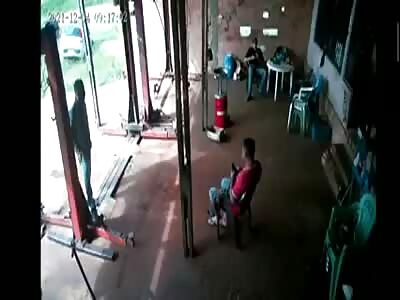 HE DIES LOOKING AT THE CELL PHONE