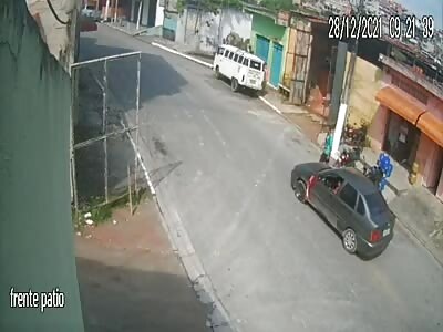 HEY DUDE, YOUR LEG !!!