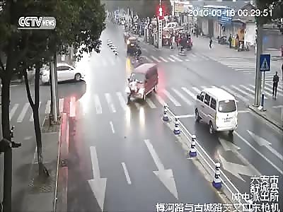 Woman trapped underneath car saved by Passersby.