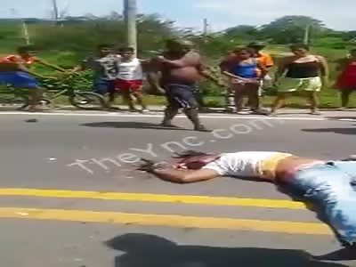  Motorcyclist head crushed by Truck