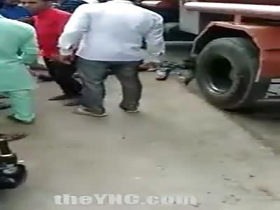 Motociclyst Head Crushed By Truck