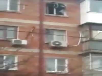 Escaping from police, guy under influence of drugs fell from 5th floor.