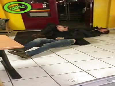 Stelletje Tokkie's krijgt rake klappen.