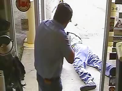 Store owner shoots and kills a thief because he stole a hatchet