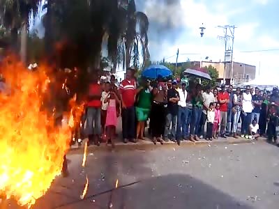 Mexicans training to jump the trump wall