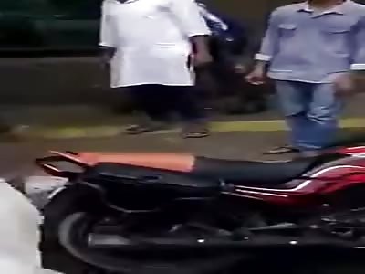 Traffic Police beaten by public