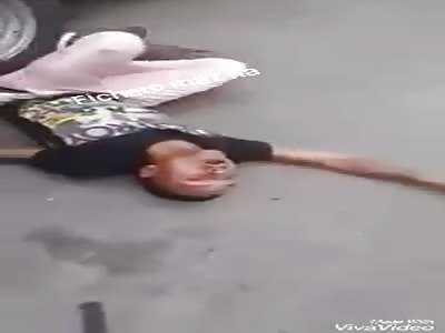 BANG THIEF : man gets hit with baseball bat