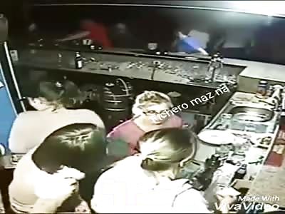 FIGHT: men fight waiting for their taquitos