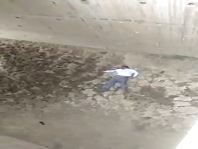 cadaver of man who jumped from the bridge