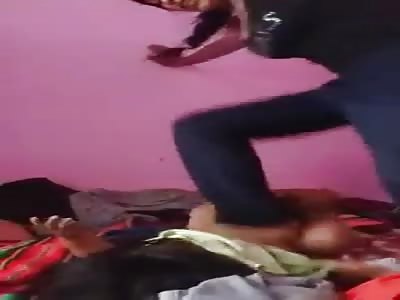 SHOCKING: THE MAD MOTHER HITS HER DAUGHTER