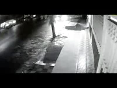 WOMEN LEAVE THE CAR CROSSING THE STREET AND SUFFERING ACCIDENT