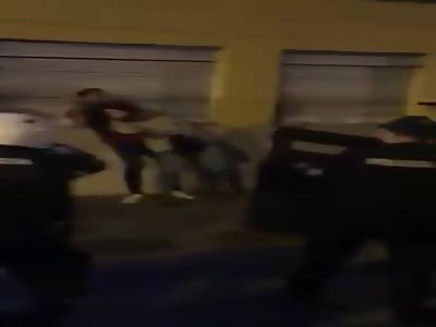  Hostage Taker Stabs Girl in Front of Police