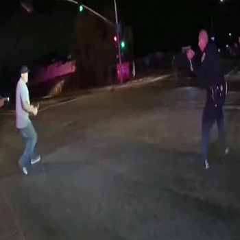 Cops Shoot and Kills Crazy Knifeman