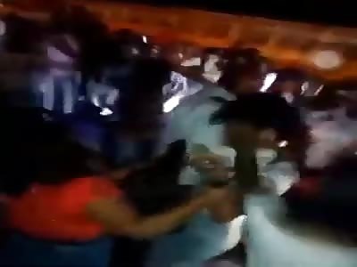 THE MAN IS BEATED BY THE CROWD