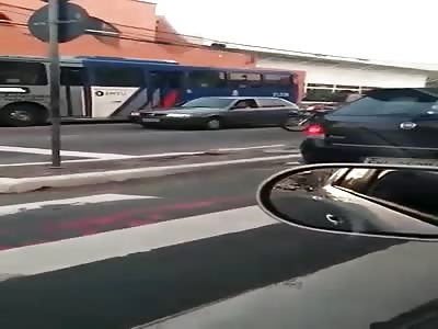 ANGRY PEOPLE BEAT THE THIEVES