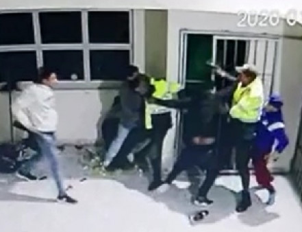 6 Inmates Kill Two Prison Guards and Escape In Colombia