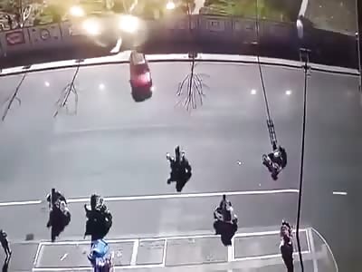 WTF: crazy driver leaves against motorcyclists