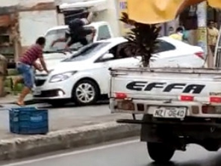 KARMA:Cellphone Thief Hit by Car While Trying to Escape