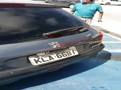 Man injured by gunshot inside his car