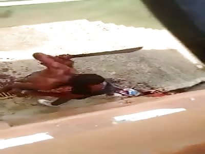 neighbor records the fight between men with machetes