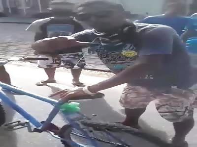 UBER Eats Delivery Guys Leaves Robbers with Nothing (Full Video)