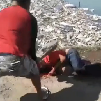 Cell Phone Thief Clubbed to Unconsciousness in Indonesia