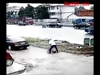 Man stabs wife in the street