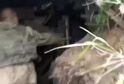 UA Officer throws his grenade at his own comrades