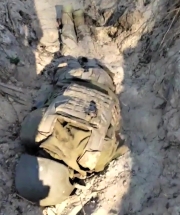 Russian soldiers attack a Ukrainian trench in the Kreminna