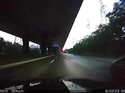 Stupid man on bike crashed dead 