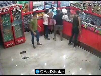 Tourist beaten by locals in Agra,India