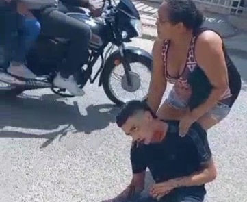 Young gangster collapse in the street after getting fatally shoot 