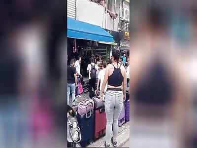 Thief punished by passers-by in Colombia 