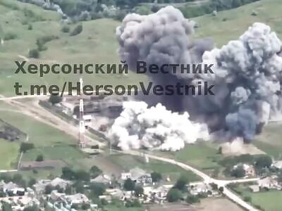 Ukrop Staging and Storage Leveld 