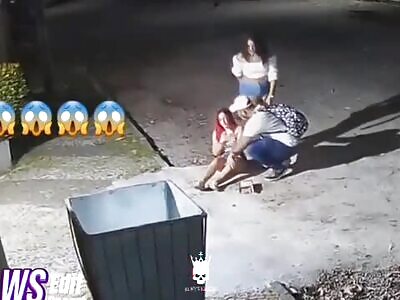 2 Female Robbers with 100IQ and a Knife. (Don't Trust Anyone)