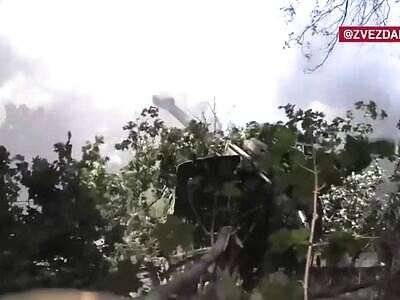 ????Msta-B howitzers of the Southern Group of Forces destroyed Nazis 