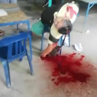 Old man executed by headshot and the sicario left a note on the table 