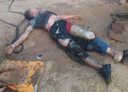 Chinese man burned himself and fall from the top of bulding(action and aftermath)