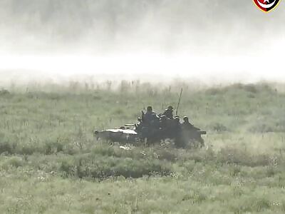 Ukrainian soldiers assault the potions of the Russian invaders