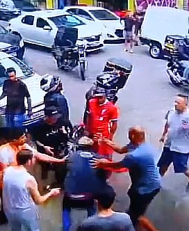 Fucked up, thief caught red-handed by bikers