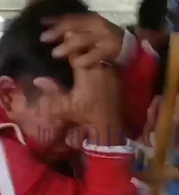 Two unlucky thieves trapped in bus 