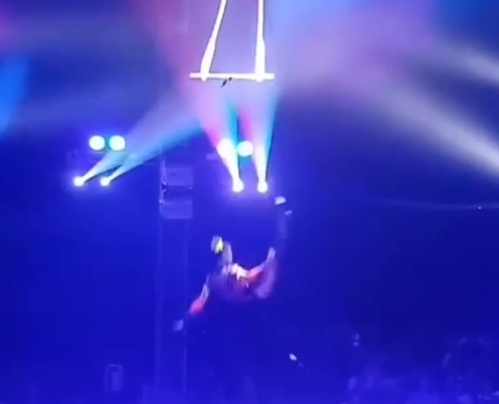 Female Gymnast Falls....Whoops