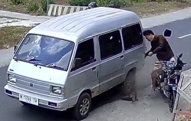 Oblivious Motorcyclist Worst Day on the Road...