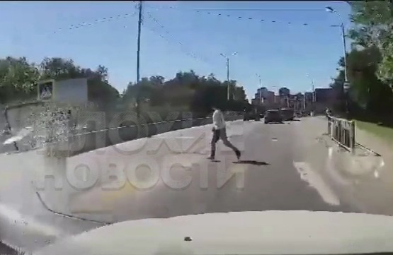 Pedestrian crossing street fatally crashed by speeding car 