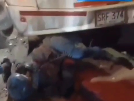 [ACCIDENT+AFTERMATH]BUS lost his brakes crashed too motorcyclist dead