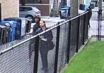 White guy Ambushed and beaten in broad daylight earlier today