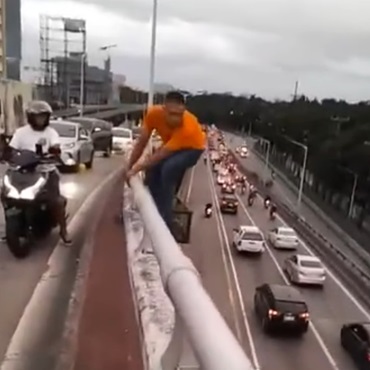 Suicidal Man Makes Sure There's No Chance of Survival